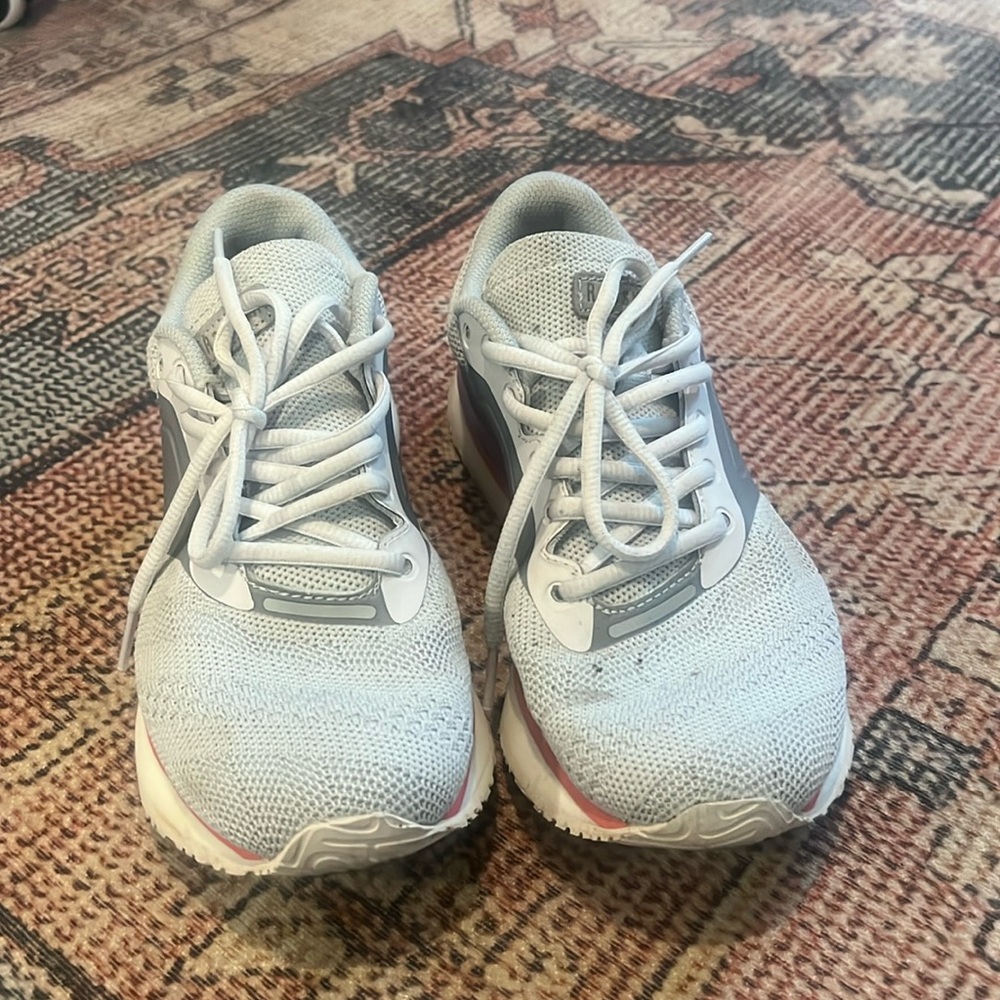 Raesyn Walking Shoes